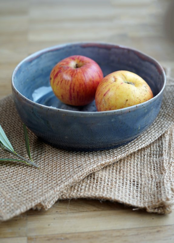 handgetöpferte Müsli Pasta Bowl aus Keramik - graublau schattiert glänzend